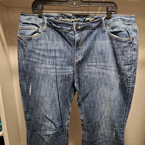 🌴 2 for $40 sale 🌴 Avenue jeans size 18 distressed style - Picture 1 of 9